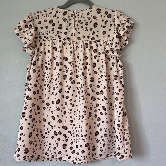 Ladies cream/brown leopard print top. Size Medium. Excellent condition - Picture 2 of 3